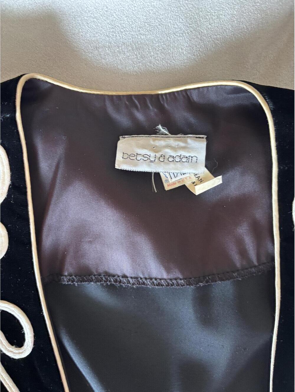 Vintage Black Velvet Jacket with White Embroidered Detail - Picture 4 of 9